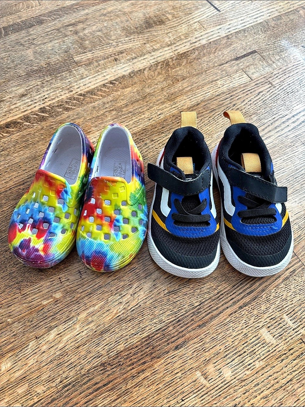 Vans UltraRange Toddler Sneakers Sz 5 &
Vans Unisex Toddler Slip on Water Shoes